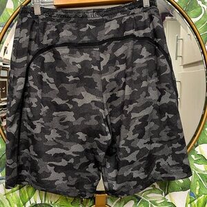 Lululemon men’s camouflage  shorts size medium